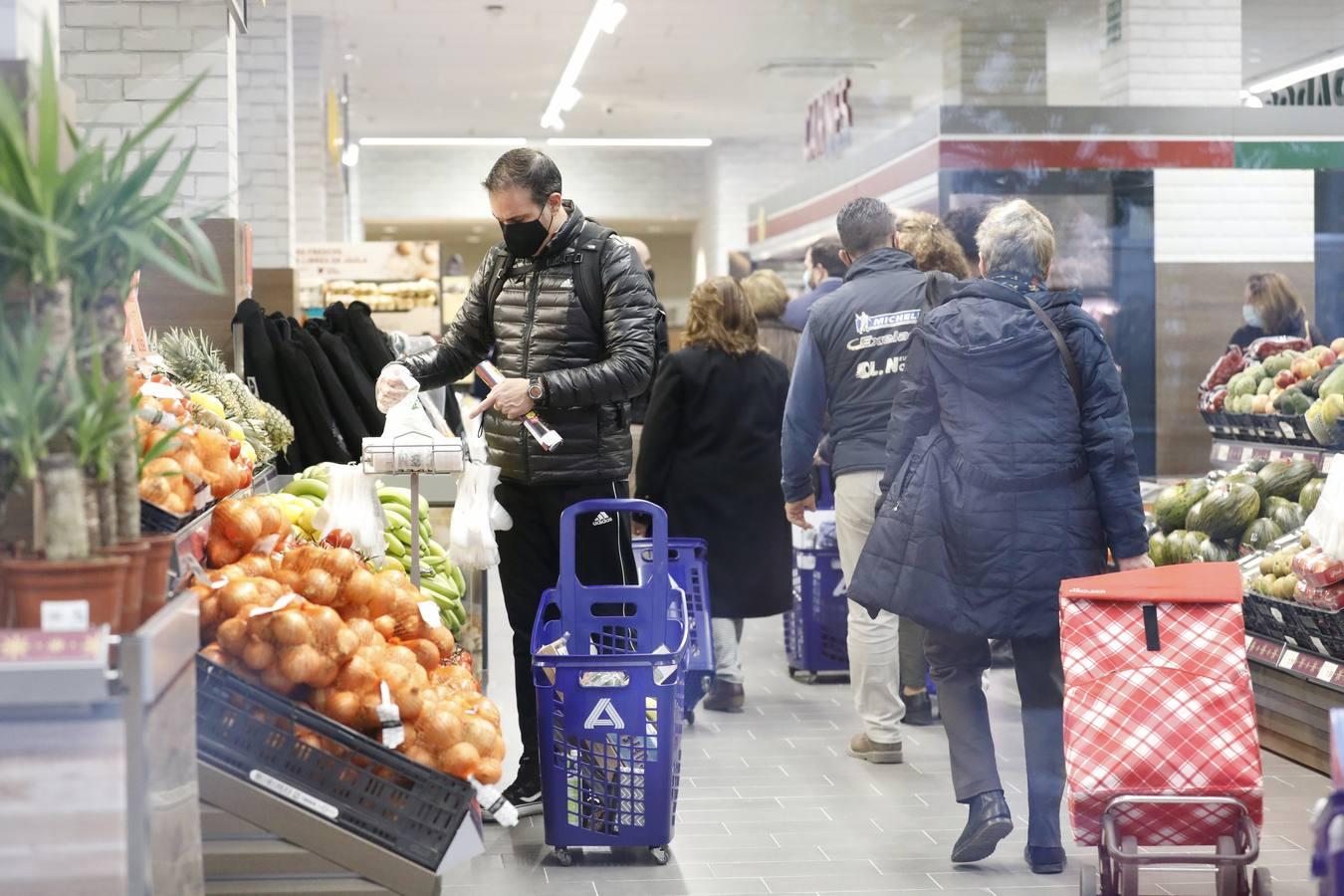 El primer día del Aldi del centro de Córdoba, en imágenes