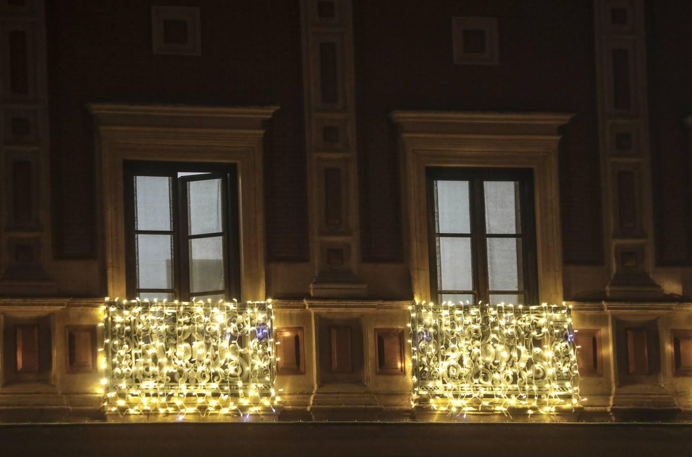 En imágenes, el palacio de San Telmo se ilumina para Navidad