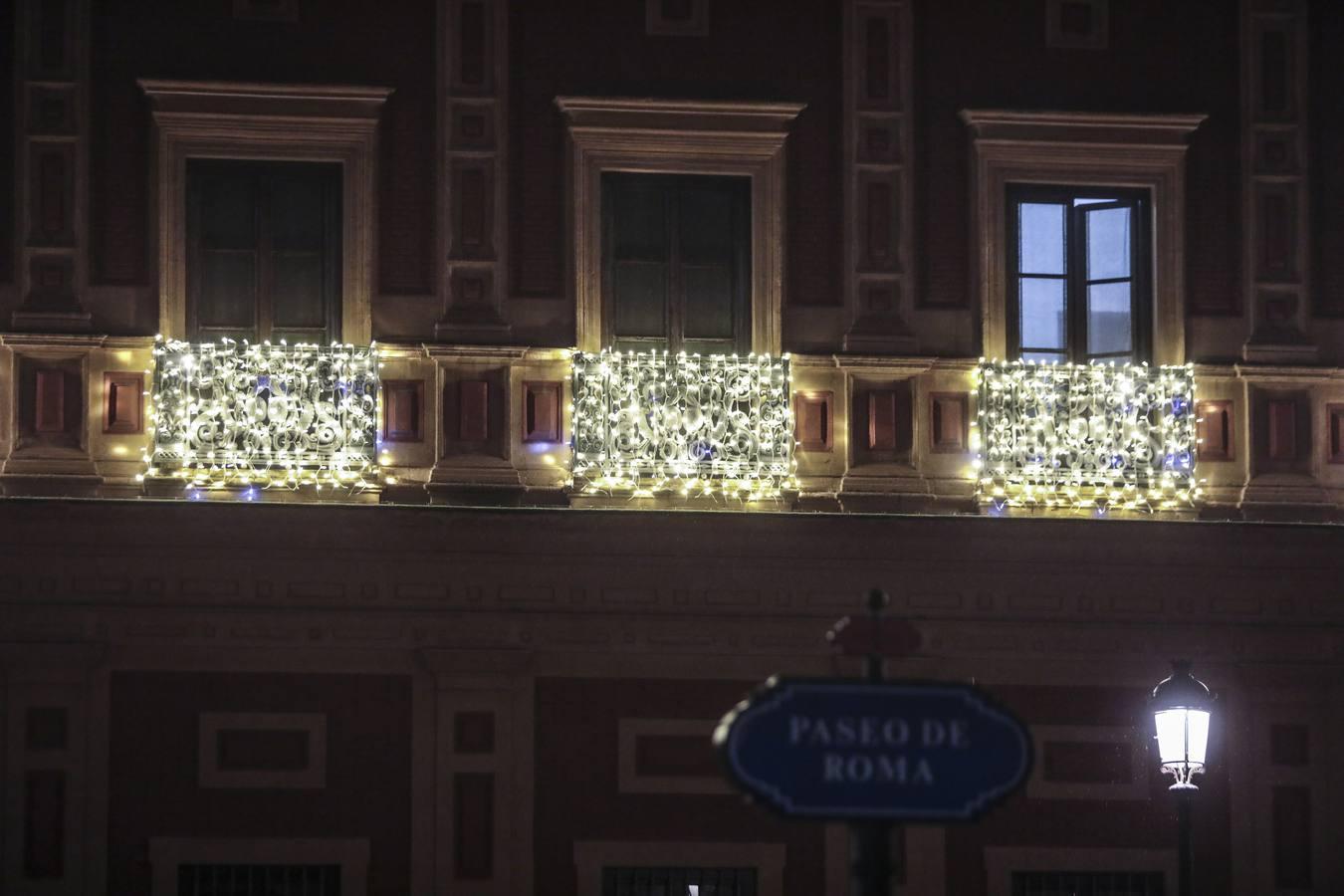 En imágenes, el palacio de San Telmo se ilumina para Navidad