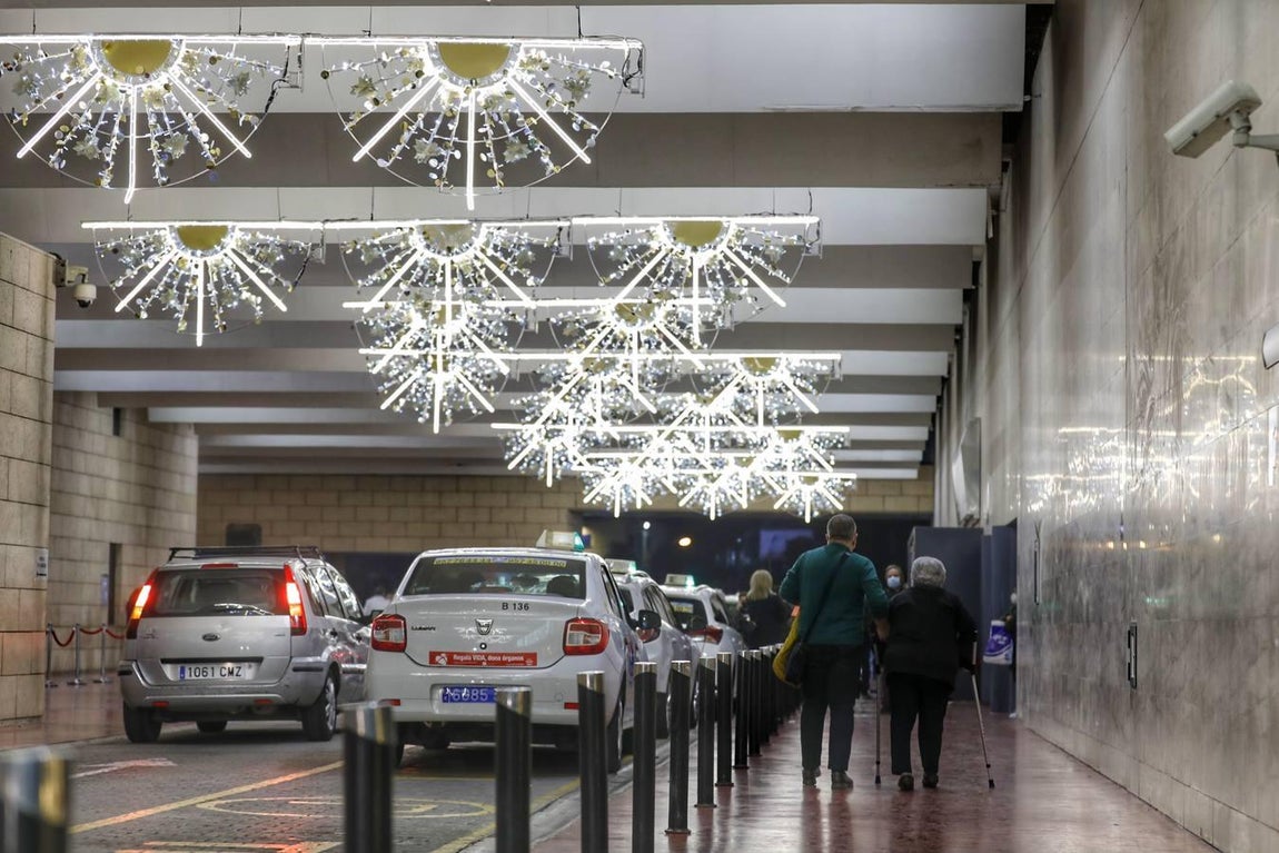 Las luces de Navidad llegan al hospital Reina Sofía de Córdoba