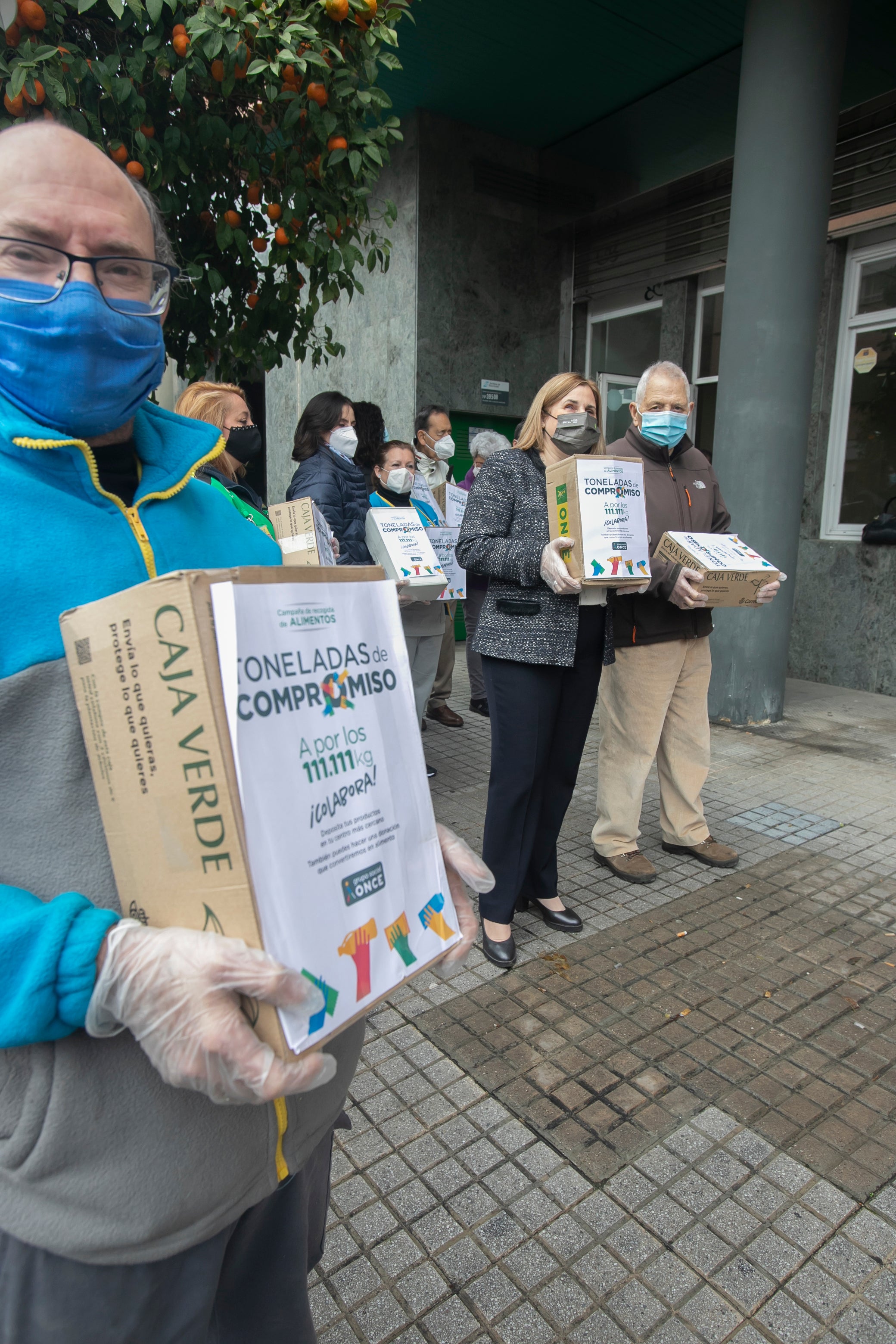 La donación de la ONCE al Banco de Alimentos, en imágenes