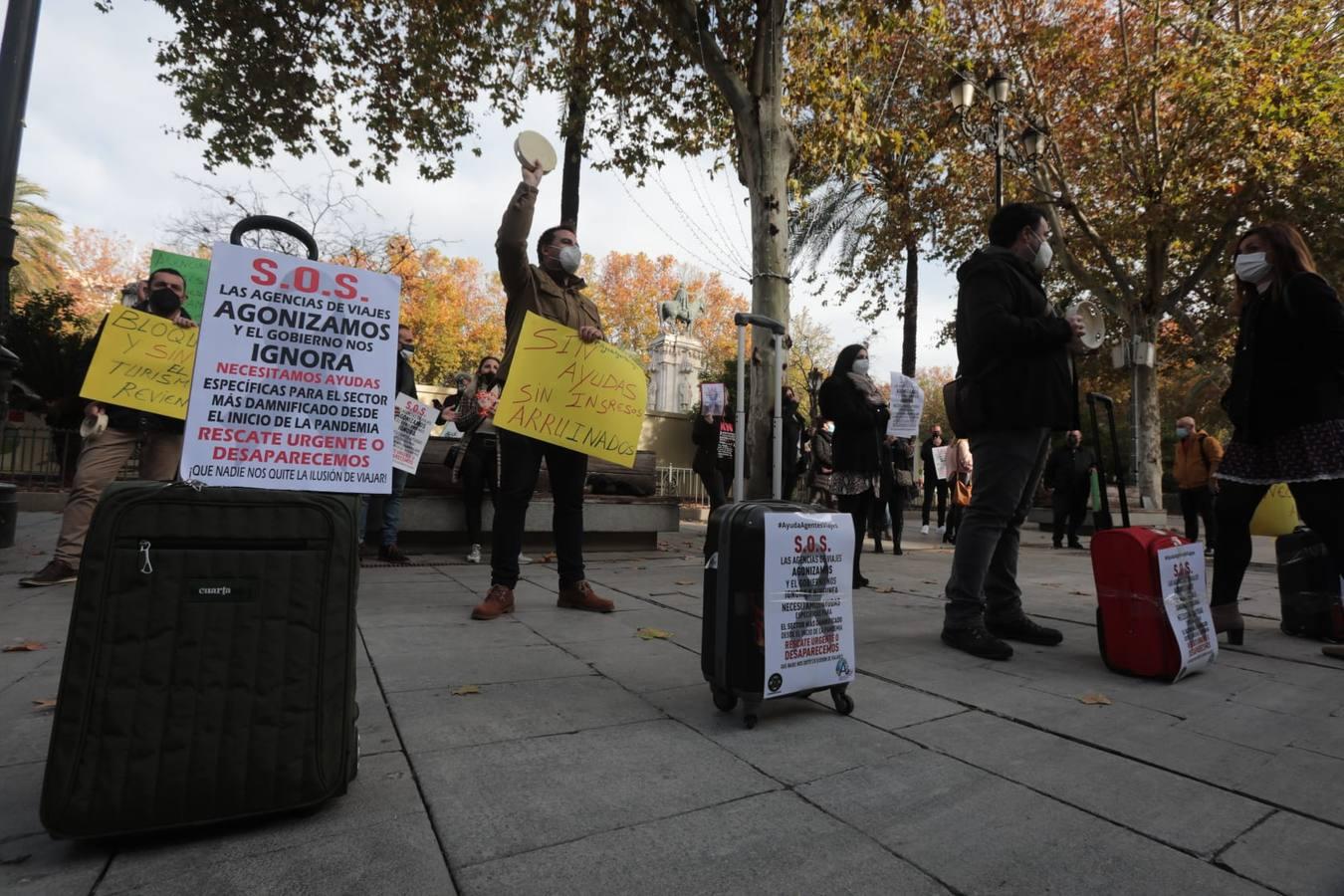 En imágenes, protesta de las agencias de viajes en Sevilla