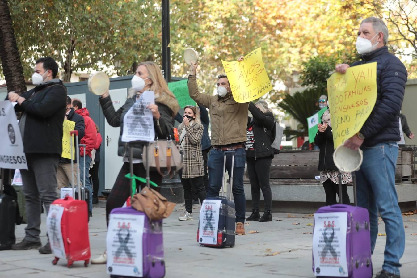 En imágenes, protesta de las agencias de viajes en Sevilla