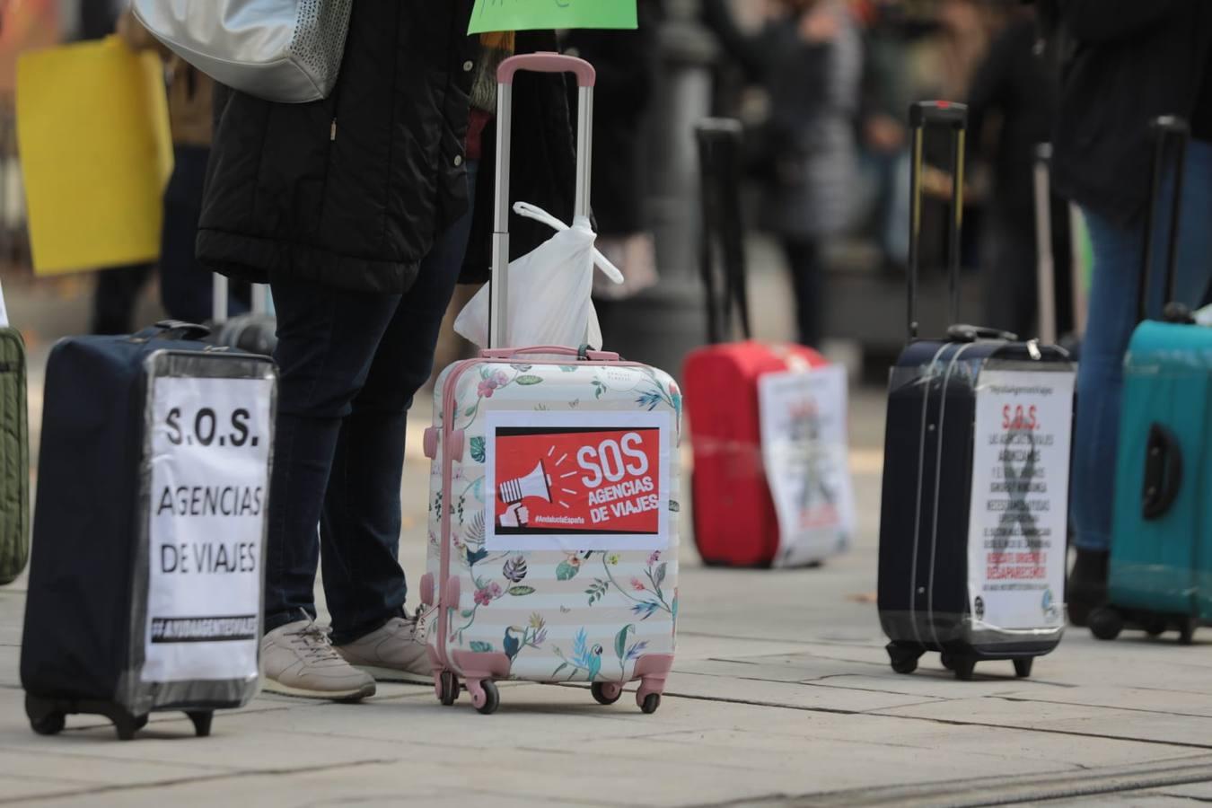 En imágenes, protesta de las agencias de viajes en Sevilla