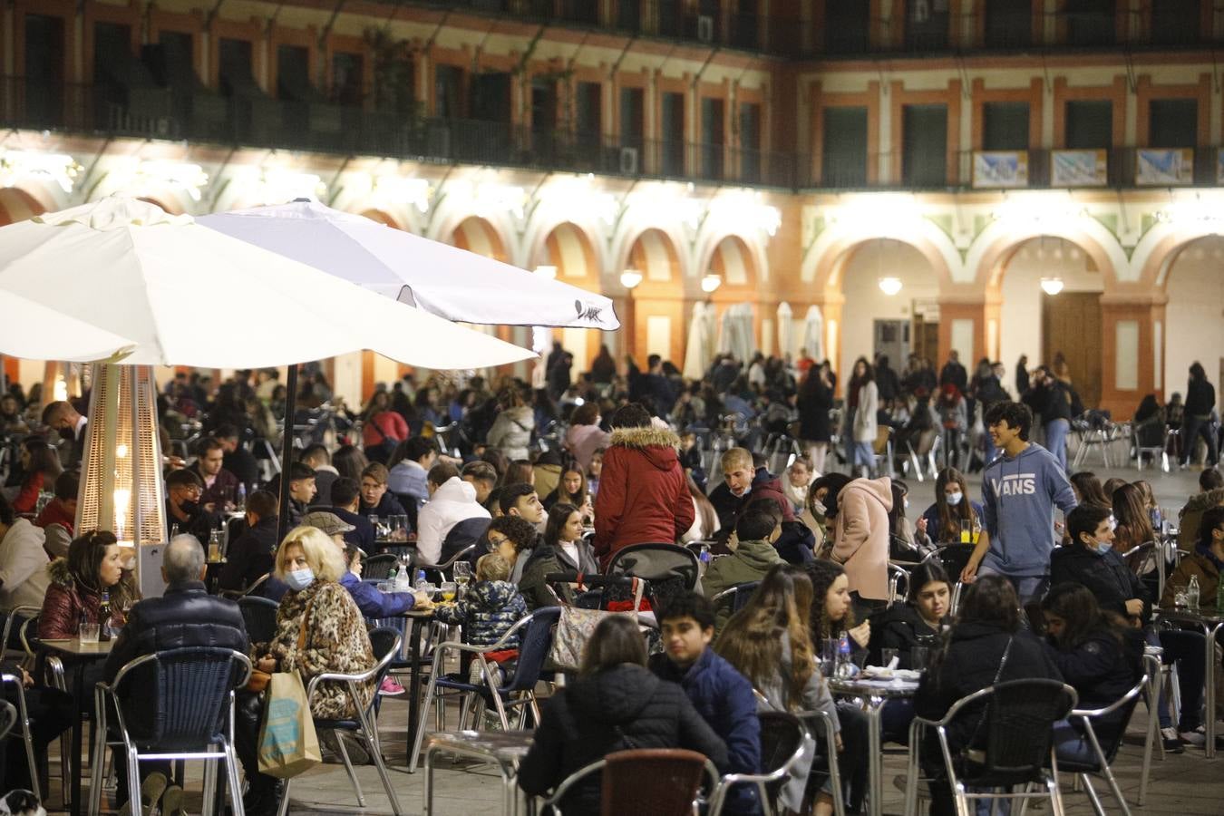 El ambiente de bares y calles en Córdoba con el nuevo horario