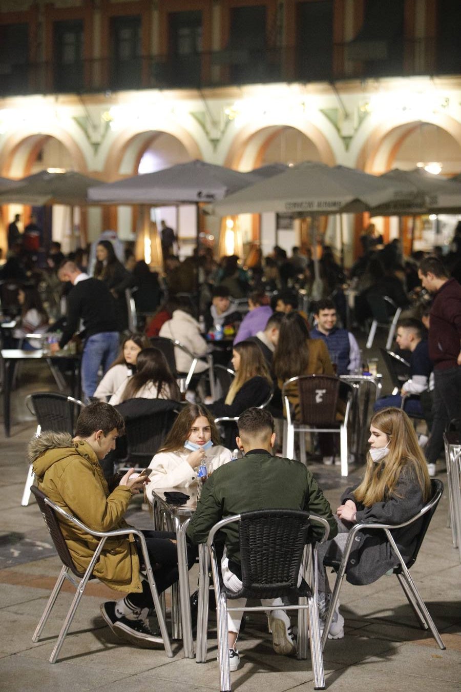 El ambiente de bares y calles en Córdoba con el nuevo horario