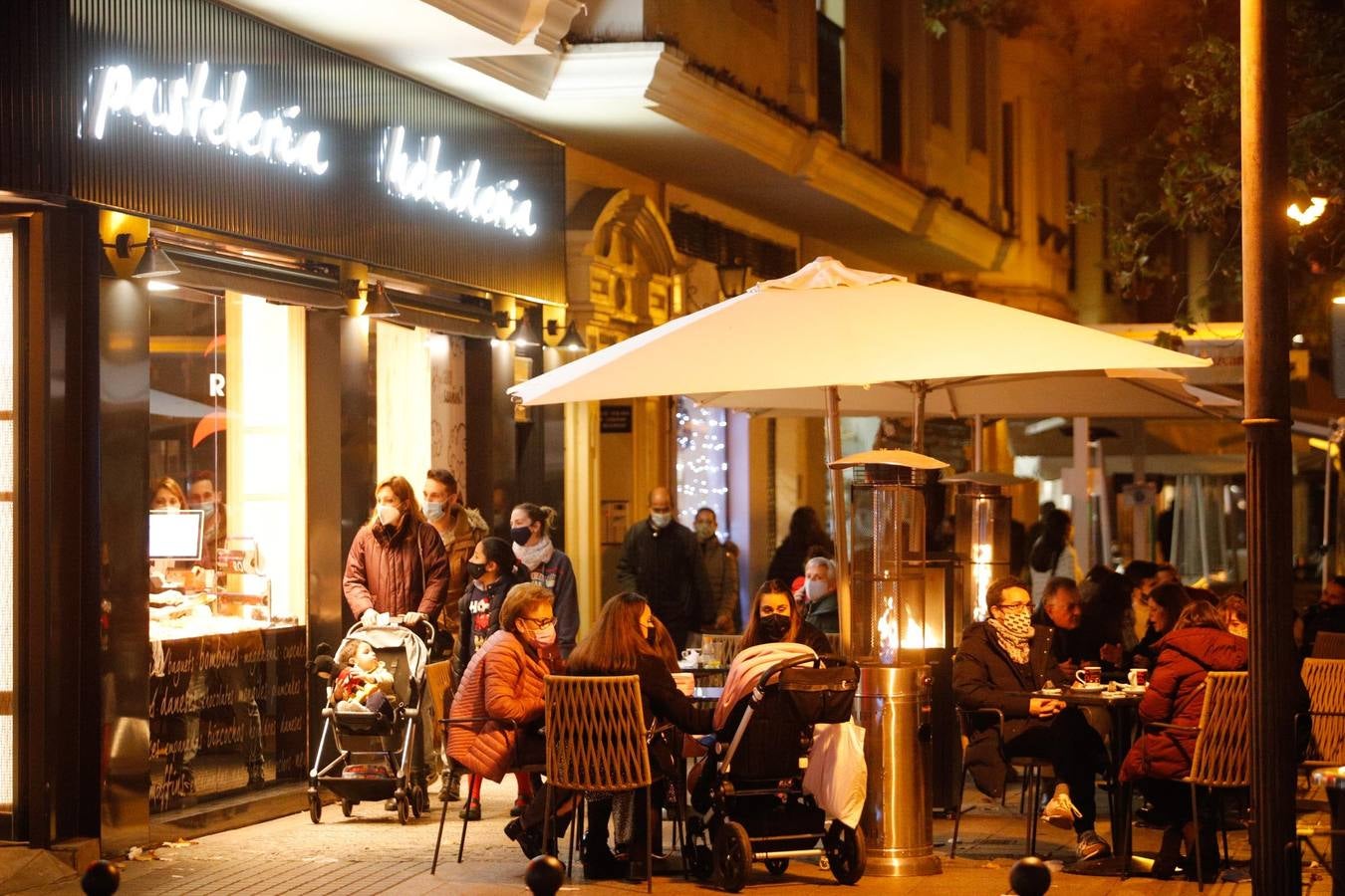 En imágenes, el ambiente en las calles de Córdoba primer día de desescalada navideña