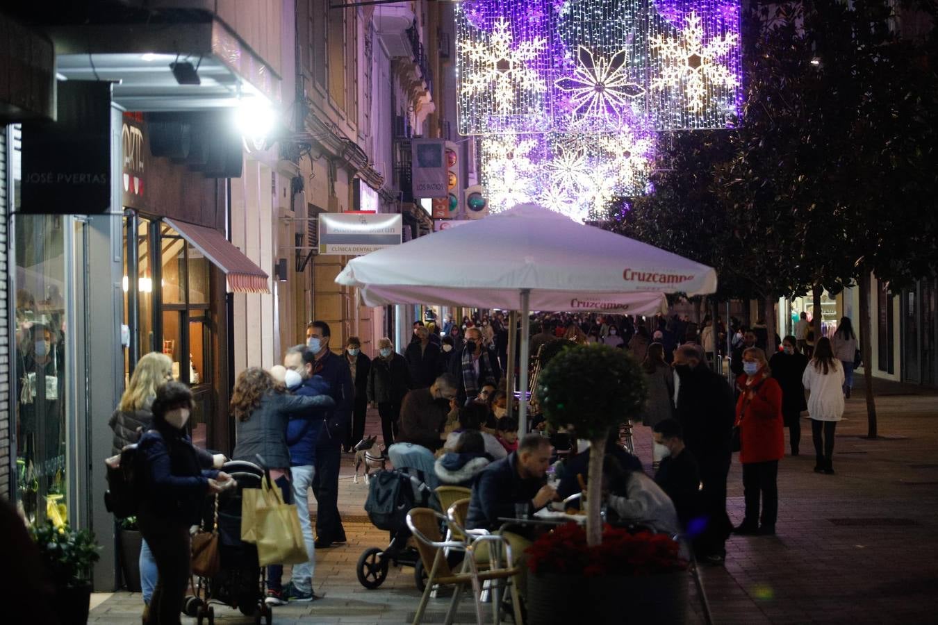 En imágenes, el ambiente en las calles de Córdoba primer día de desescalada navideña