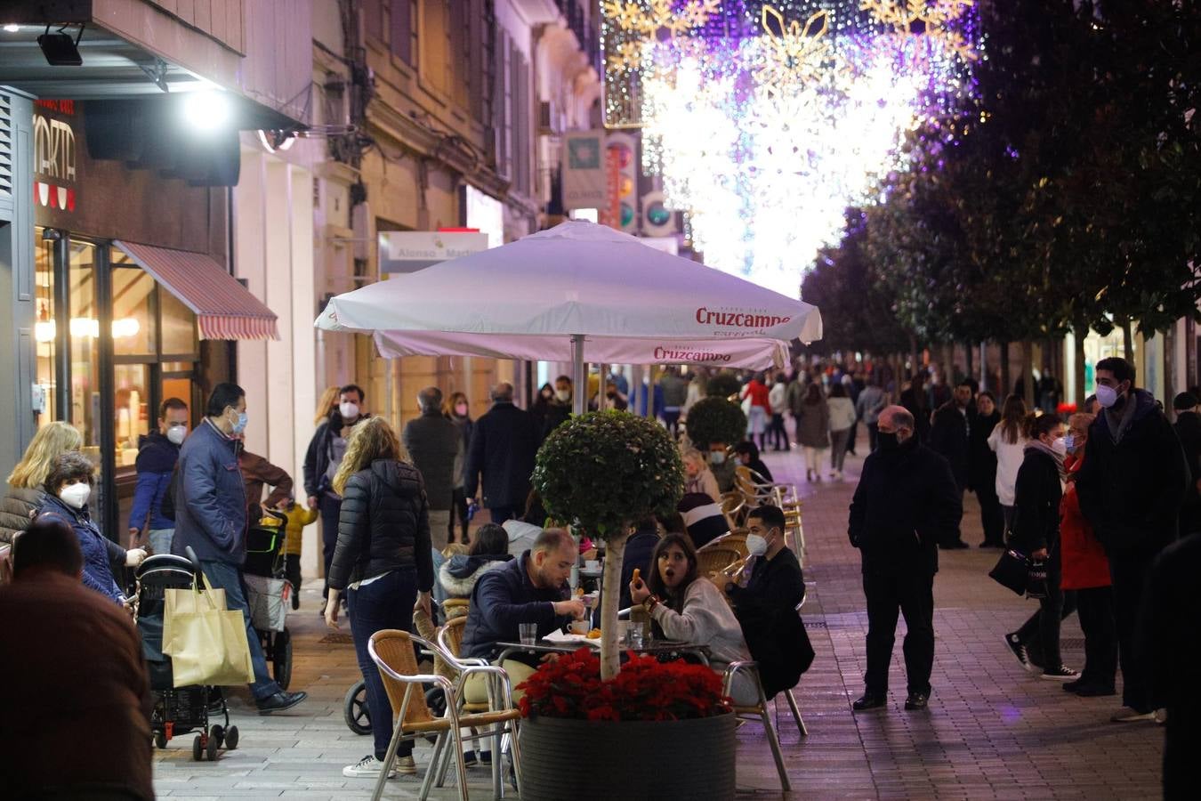 En imágenes, el ambiente en las calles de Córdoba primer día de desescalada navideña