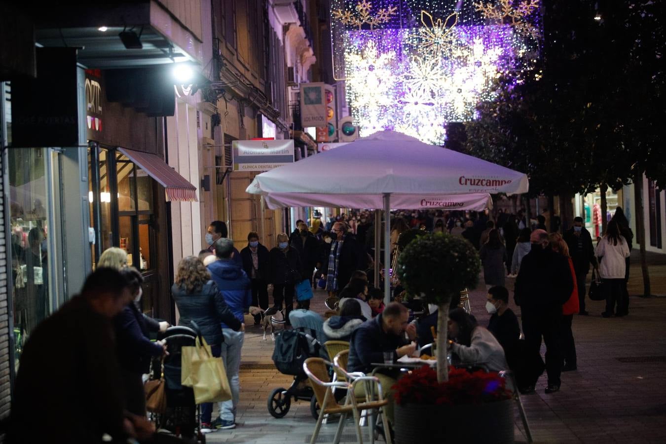 En imágenes, el ambiente en las calles de Córdoba primer día de desescalada navideña