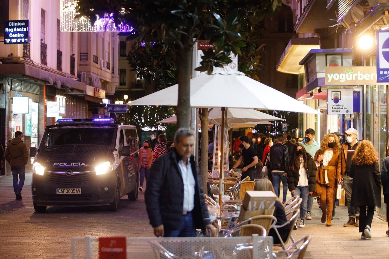 En imágenes, el ambiente en las calles de Córdoba primer día de desescalada navideña