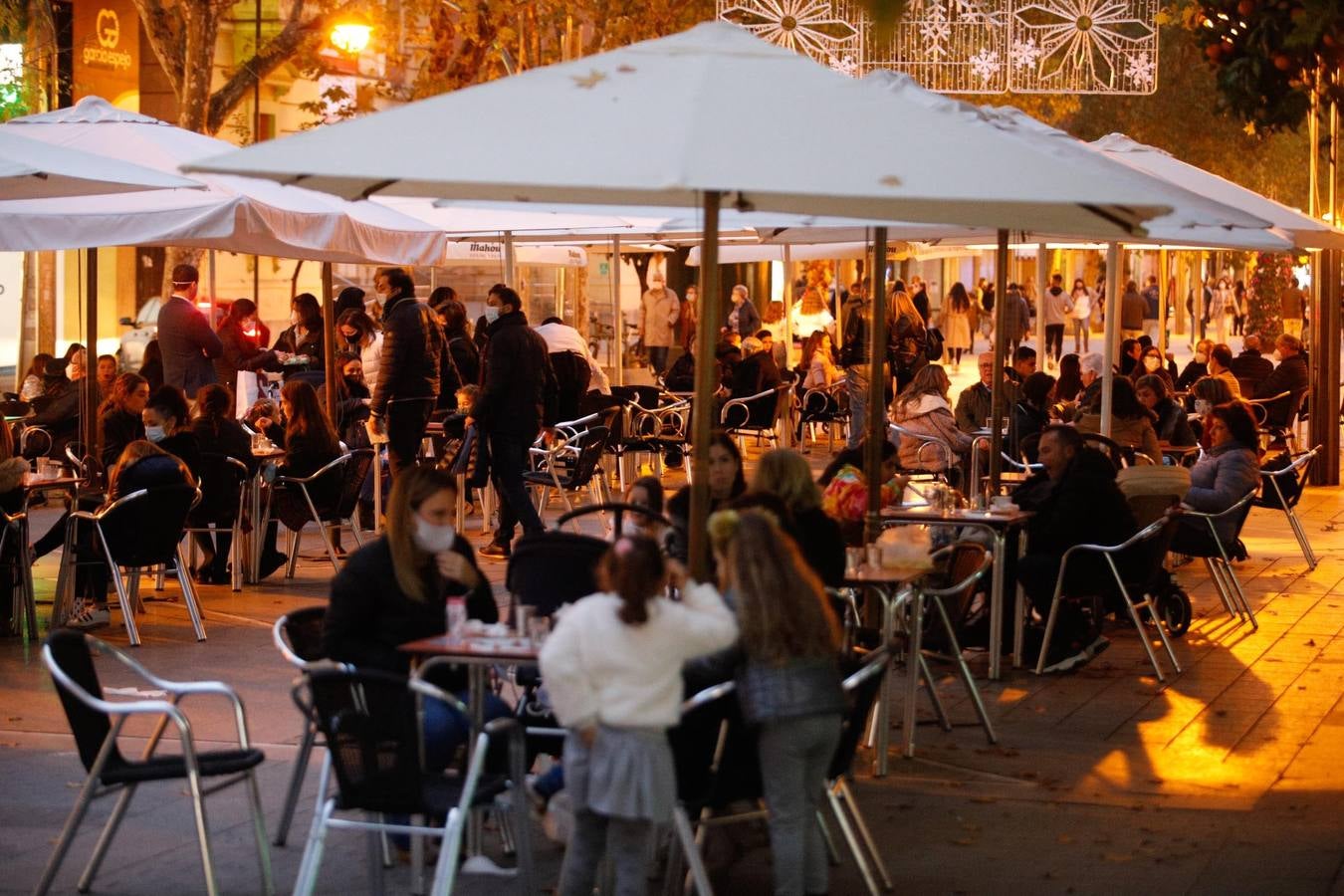 En imágenes, el ambiente en las calles de Córdoba primer día de desescalada navideña