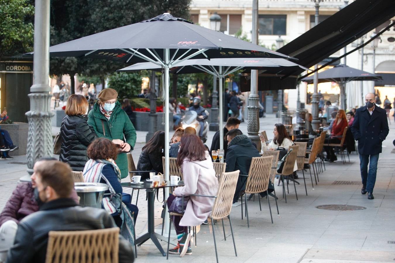 En imágenes, el ambiente en las calles de Córdoba primer día de desescalada navideña