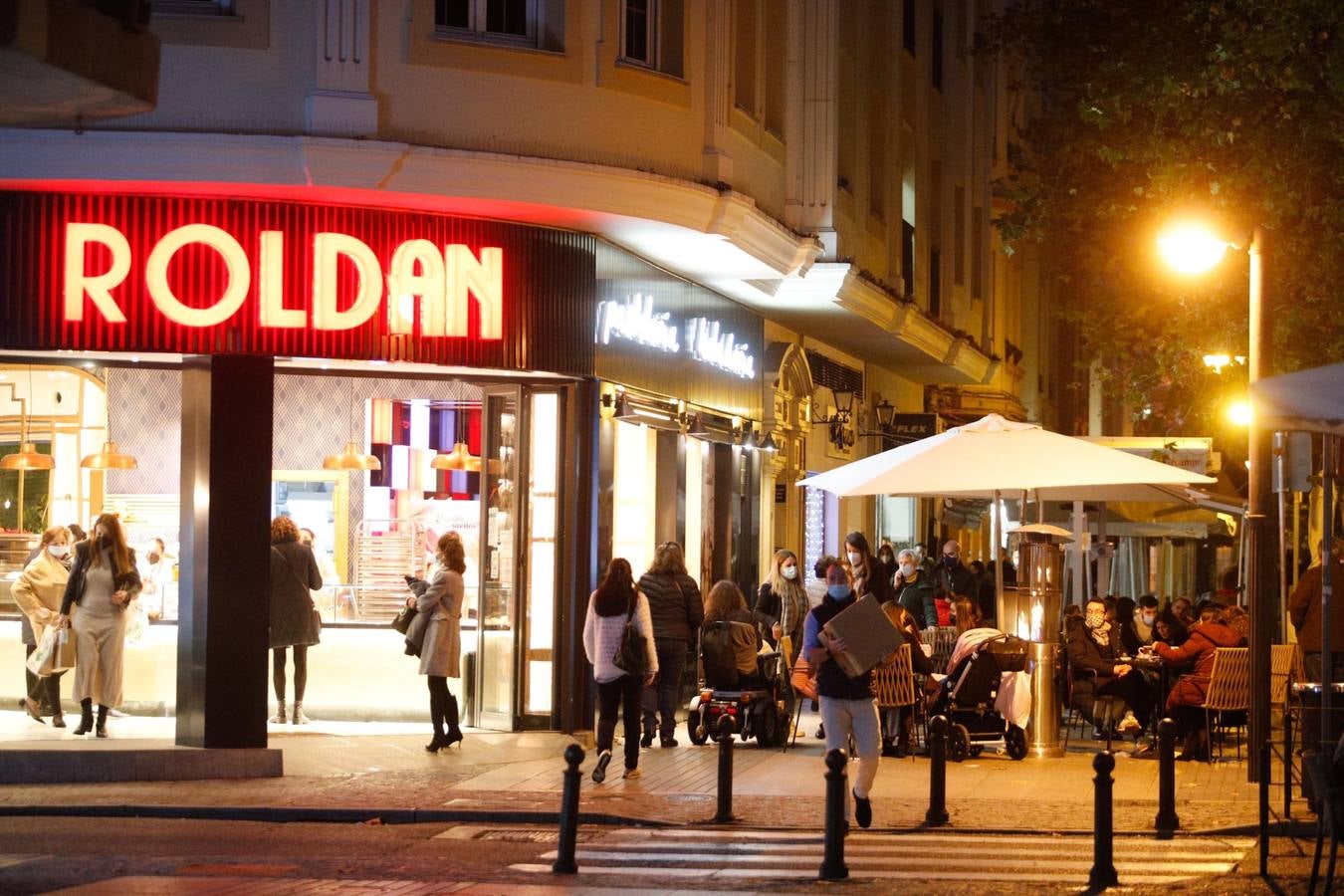 En imágenes, el ambiente en las calles de Córdoba primer día de desescalada navideña