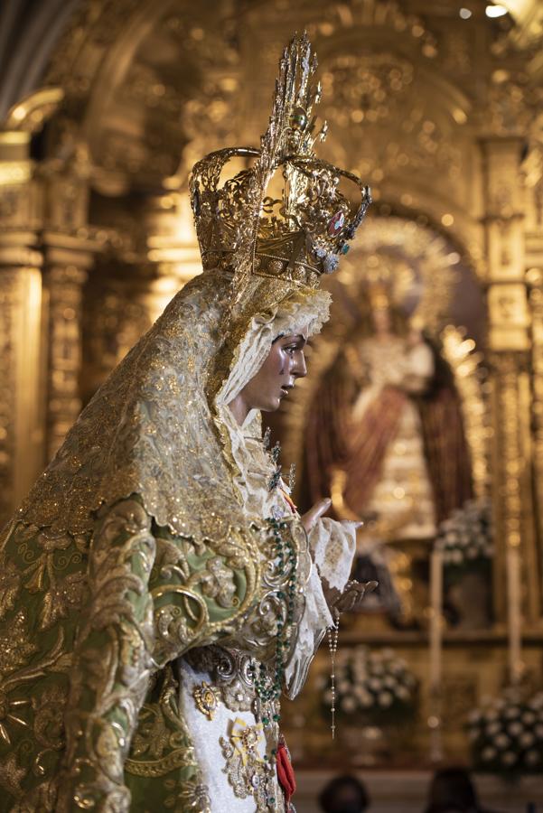 La Esperanza Macarena, en su «besamanos»