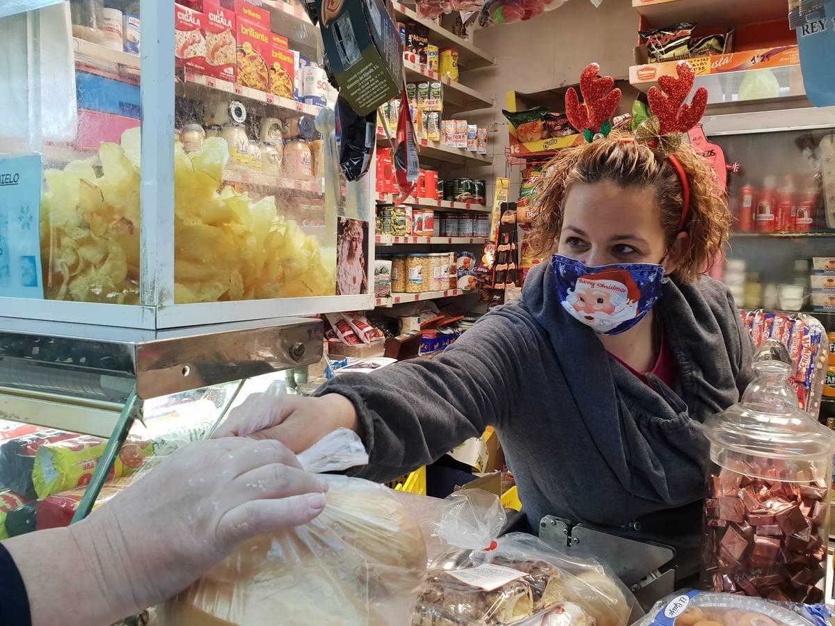 Vuelve la vida a las plazas de abasto de Sevilla