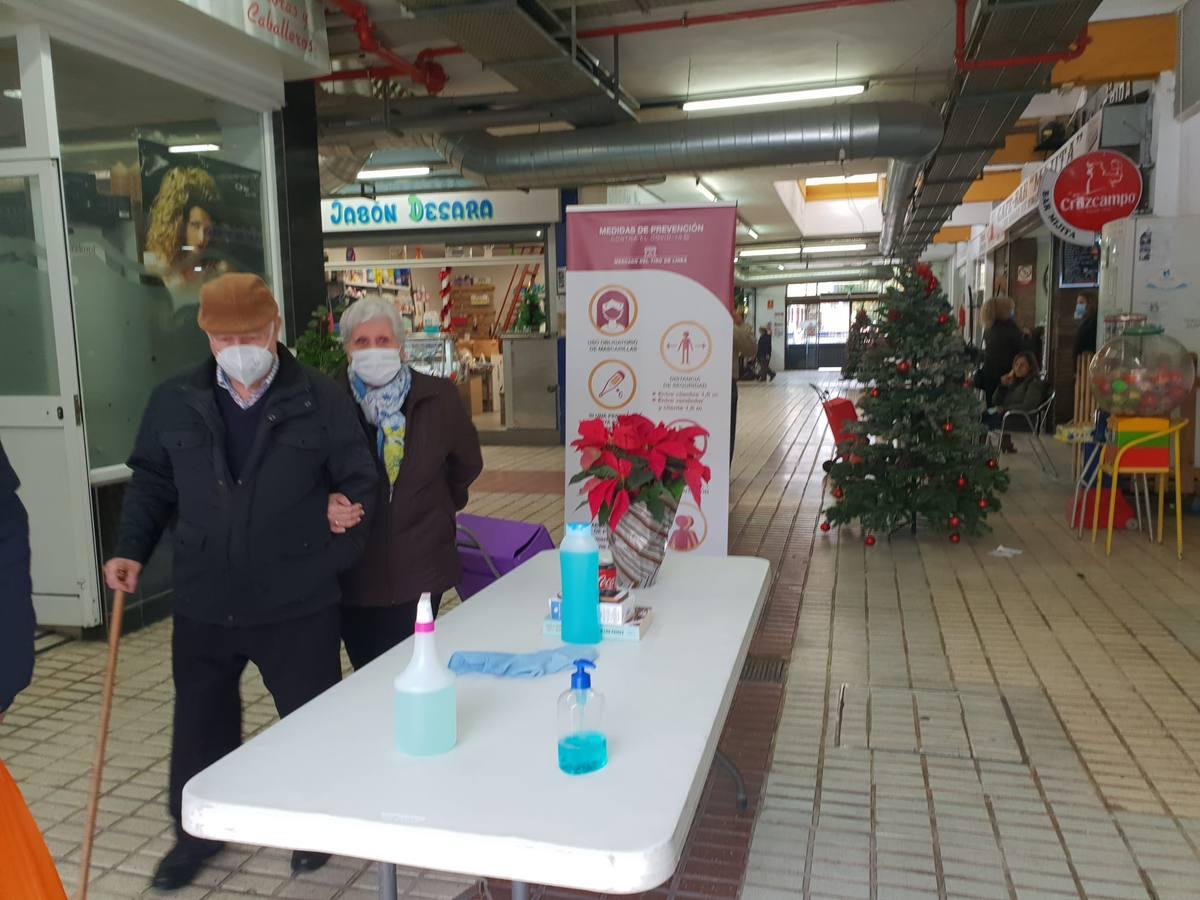 Vuelve la vida a las plazas de abasto de Sevilla