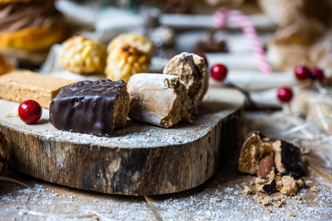 Para los que adoran los dulces navideños. Las bandejas de dulces navideños son una tradición. En Levaduramadre Natural Bakery las posibilidades se multiplican, desde mazapanes a polvorones, turrones o galletitas de jengibre. Recuerda elegir lo más saludable.