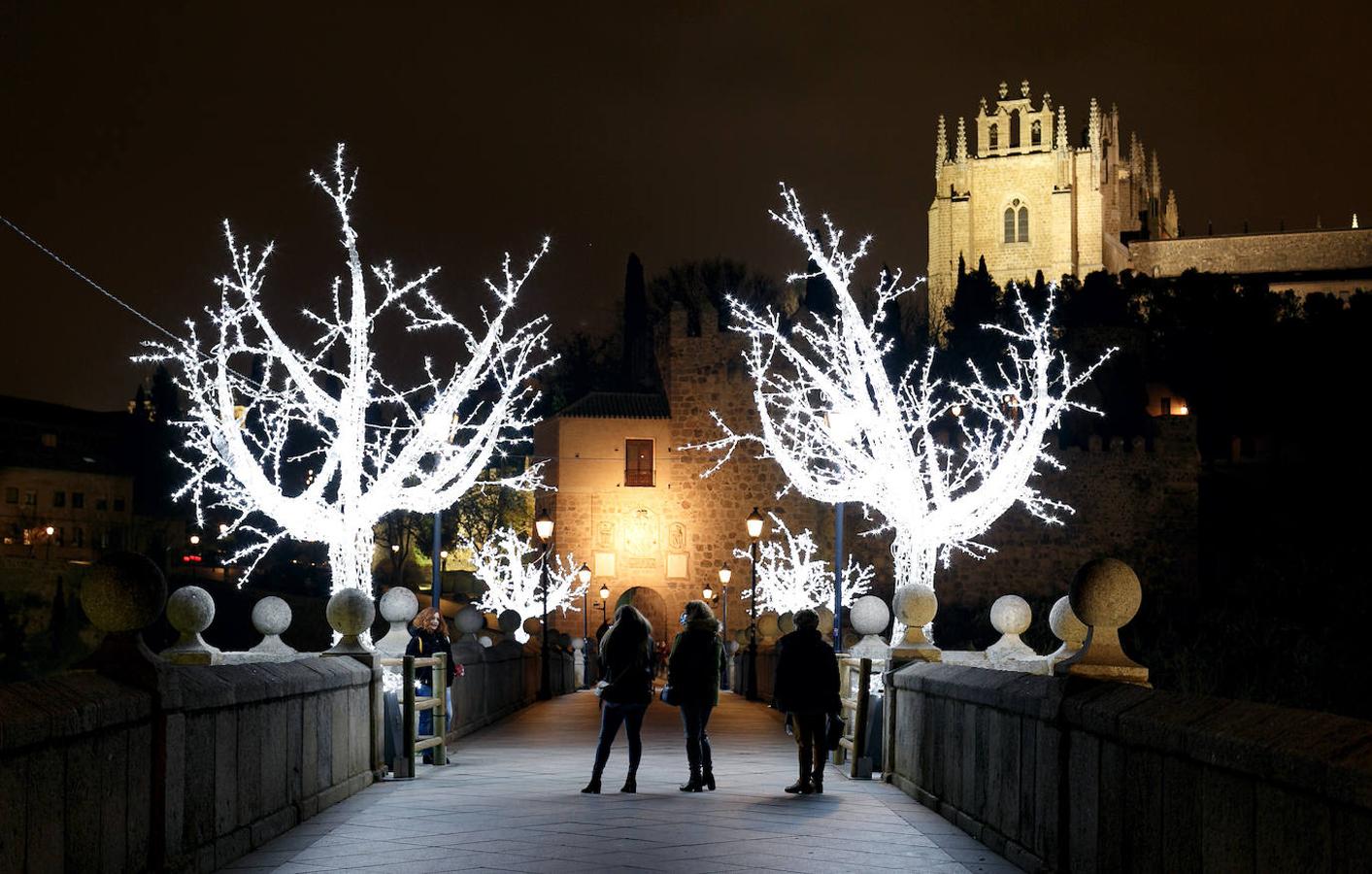 Los puentes iluminados, atractivo de la Navidad toledana