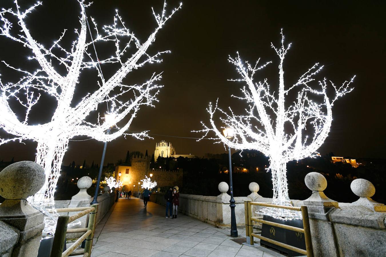 Los puentes iluminados, atractivo de la Navidad toledana