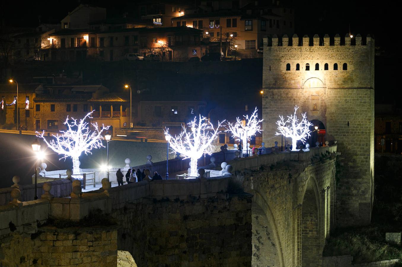 Los puentes iluminados, atractivo de la Navidad toledana