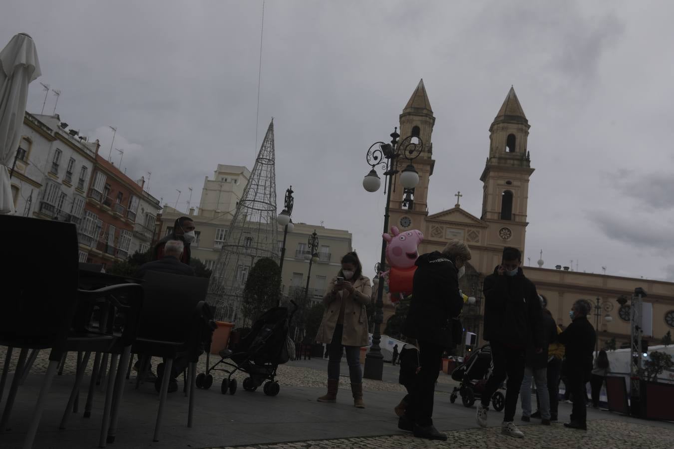 Ambiente en las terrazas y bares de Cádiz tras la modificación de las medidas restrictivas