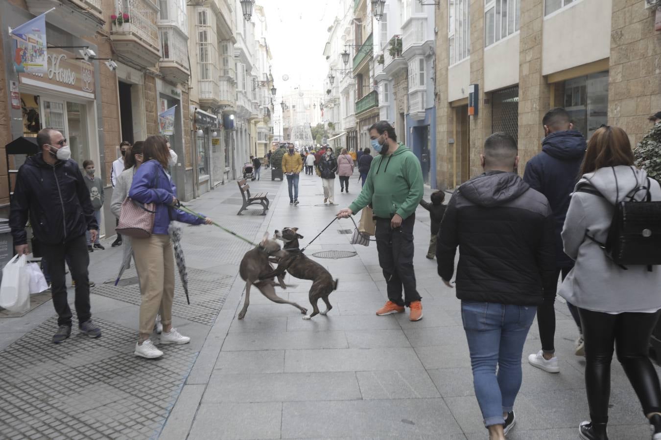 Ambiente en las terrazas y bares de Cádiz tras la modificación de las medidas restrictivas