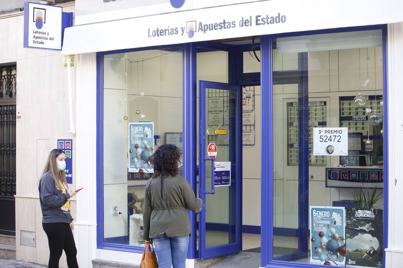 El tercer premio de la Lotería de Navidad 2020 en Peñarroya, en imágenes