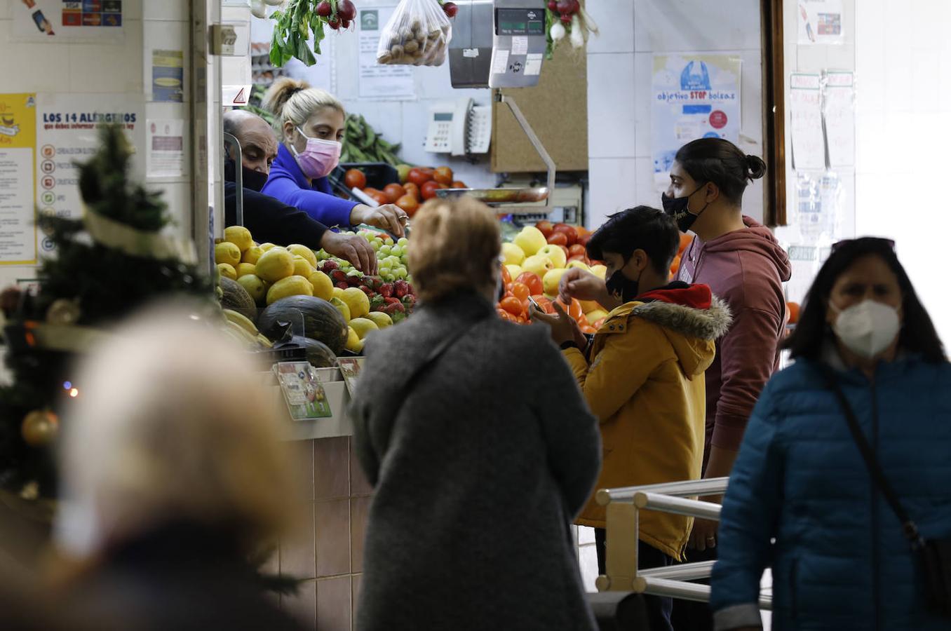 En imágenes, las compras de Navidad en los mercados de Córdoba