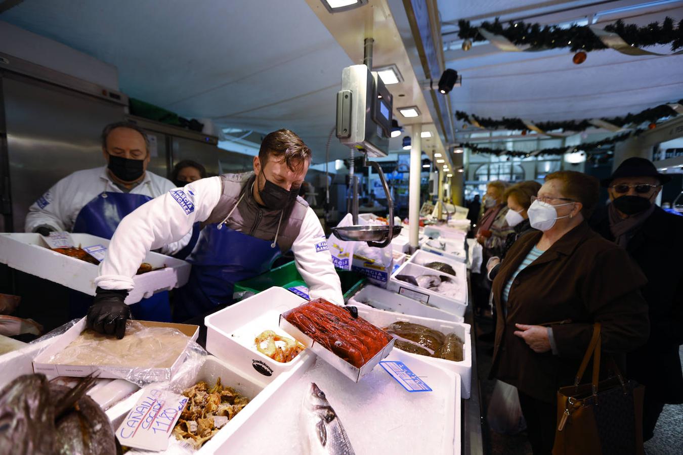 En imágenes, las compras de Navidad en los mercados de Córdoba