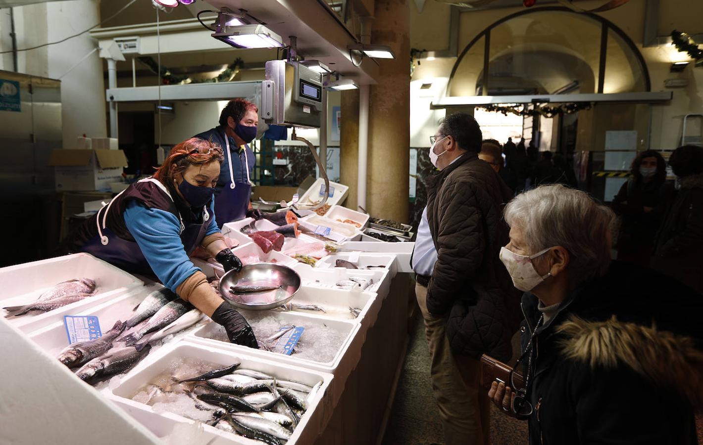 En imágenes, las compras de Navidad en los mercados de Córdoba