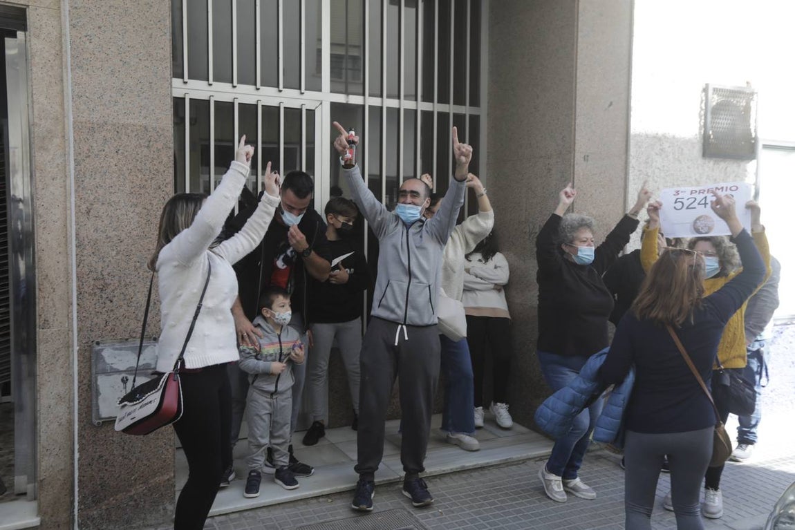 Fotos: La alegría de Barbate por el Tercer Premio de la Lotería de Navidad