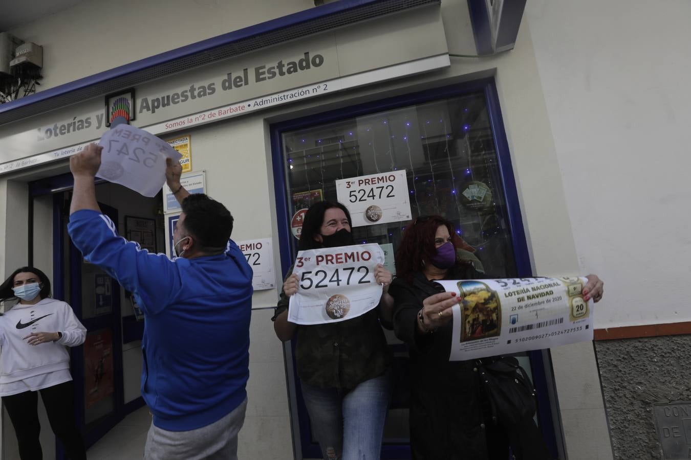 Fotos: La alegría de Barbate por el Tercer Premio de la Lotería de Navidad