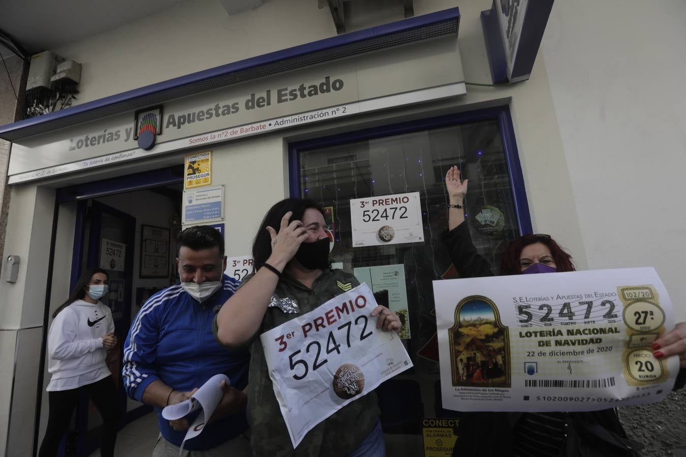 Fotos: La alegría de Barbate por el Tercer Premio de la Lotería de Navidad