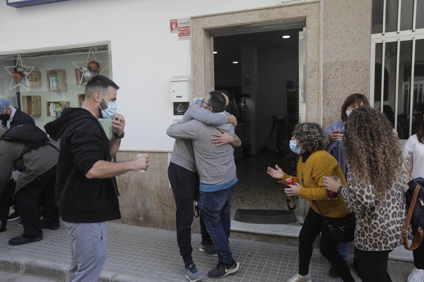 Fotos: La alegría de Barbate por el Tercer Premio de la Lotería de Navidad