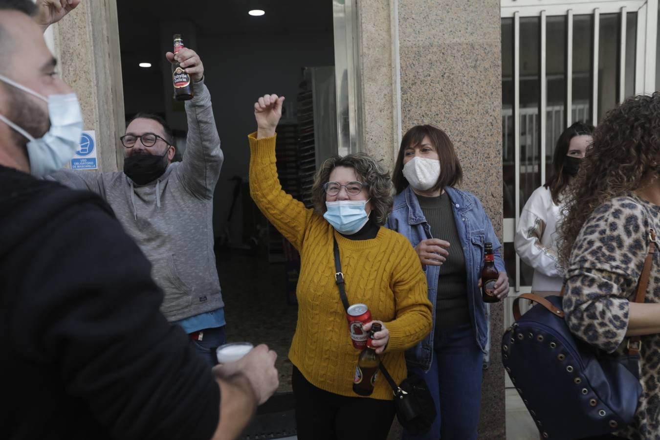 Fotos: La alegría de Barbate por el Tercer Premio de la Lotería de Navidad