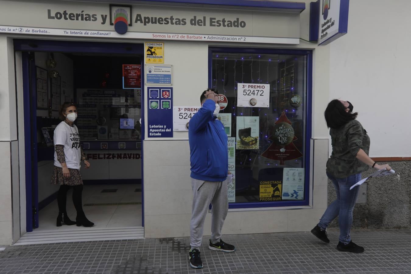 Fotos: La alegría de Barbate por el Tercer Premio de la Lotería de Navidad