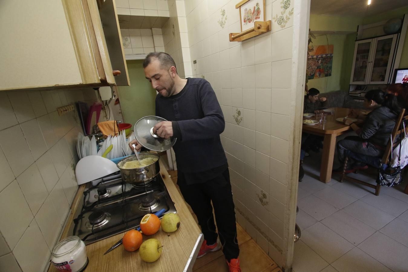 En imágenes, la Navidad en el barrio más pobre de España