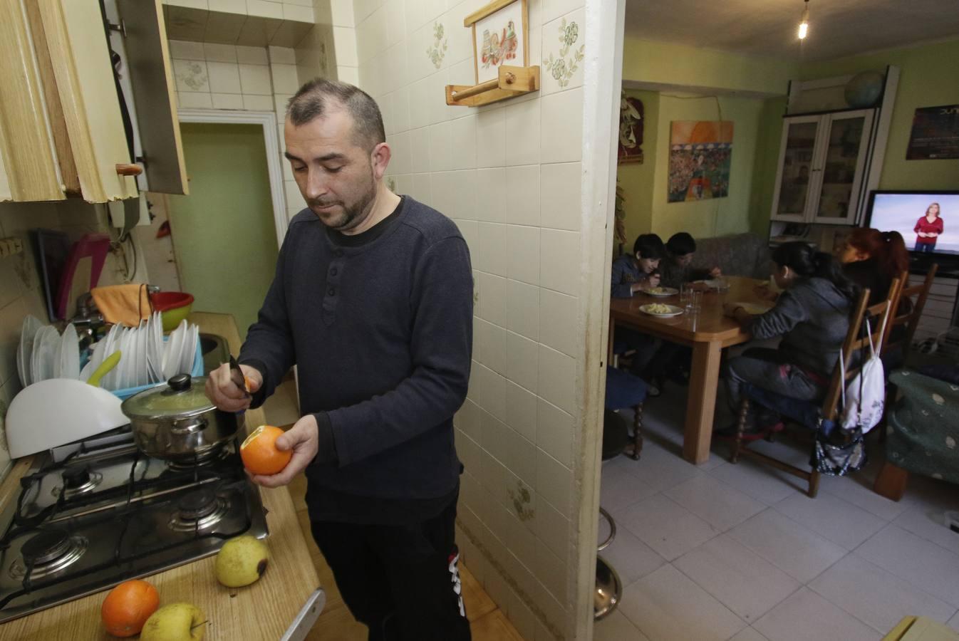 En imágenes, la Navidad en el barrio más pobre de España