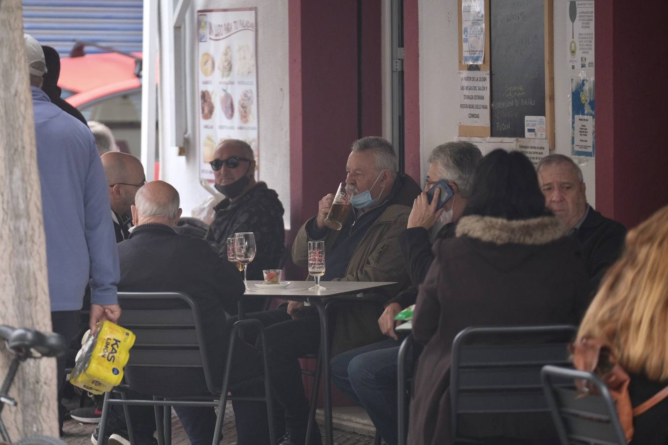 Ambiente en Cádiz las horas previas a la Nochebuena del coronavirus