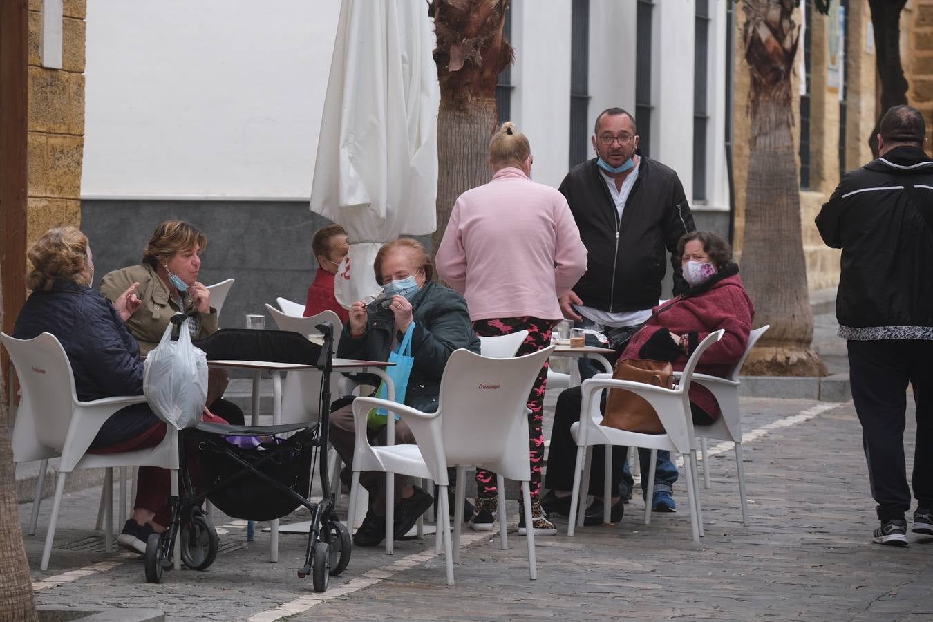 Ambiente en Cádiz las horas previas a la Nochebuena del coronavirus