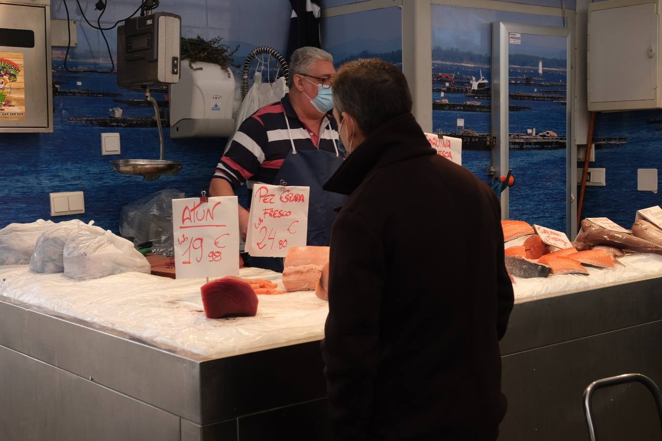 Ambiente en Cádiz las horas previas a la Nochebuena del coronavirus