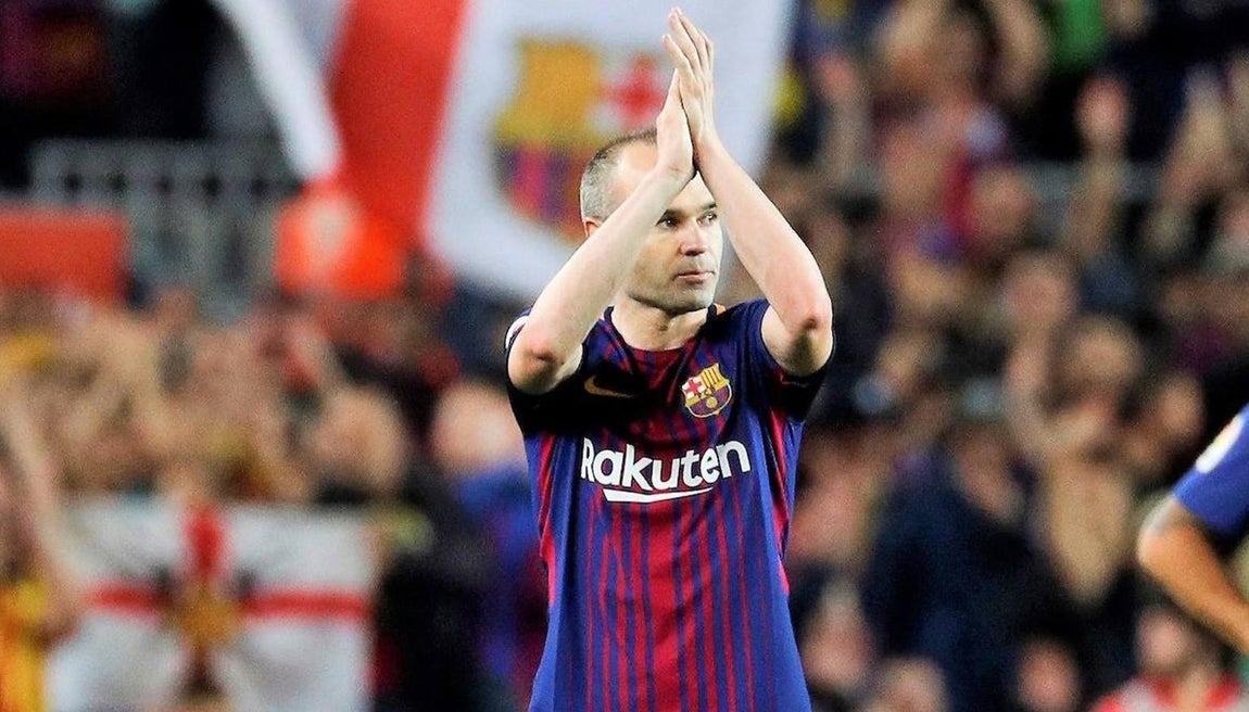Iniesta y el Atlético. Andres Iniesta pudo ser jugador del Atlético. El héroe de Stamford Bridge y del Mundial de Sudáfrica, uno de los mayores talentos de La Masia, tuvo opciones de convertirse en rojiblanco en 2006. Para entonces, el Barcelona estudiaba la contratación de Luis Perea, central que brillaba en el Atlético y que se había ganado con su rendimiento aparecer en la agenda de grandes clubes. Por otro lado, Xavi y Deco privaban de minutos a Iniesta en el Barcelona, a pesar de que Rikjaard contaba con el manchego, como se demostró posteriormente. Por eso, el Atlético propuso el intercambio entre Perea e Iniesta, y la directiva del Barcelona, encabezada por Joan Laporta, lo valoró seriamente ante la falta de efectivos en defensa. Finalmente, la operación no llegó a buen puerto e Iniesta acabó triunfando en el Barcelona.