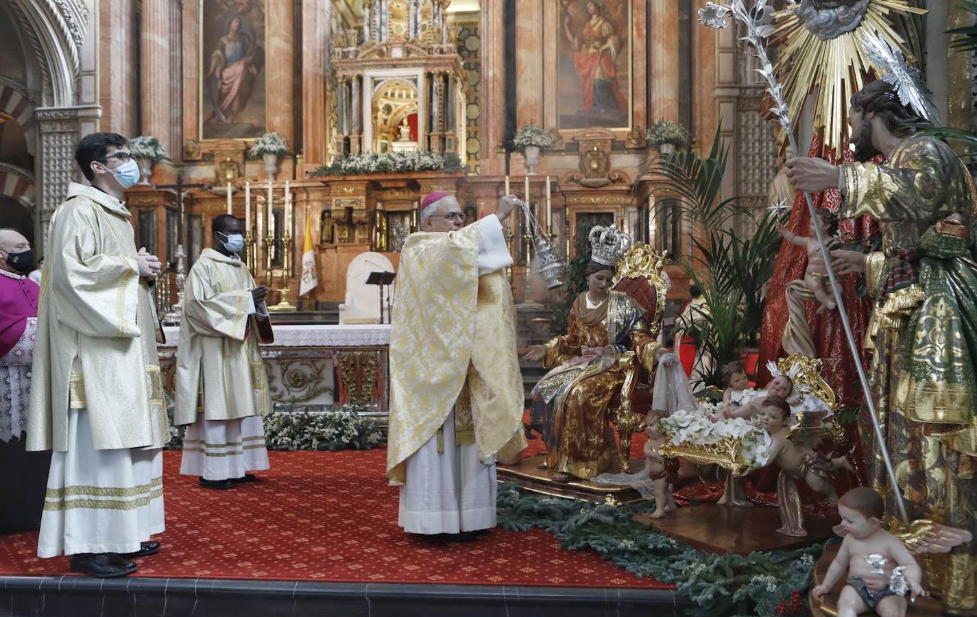 La Misa de Navidad en la Santa Catedral de Córdoba, en imágenes