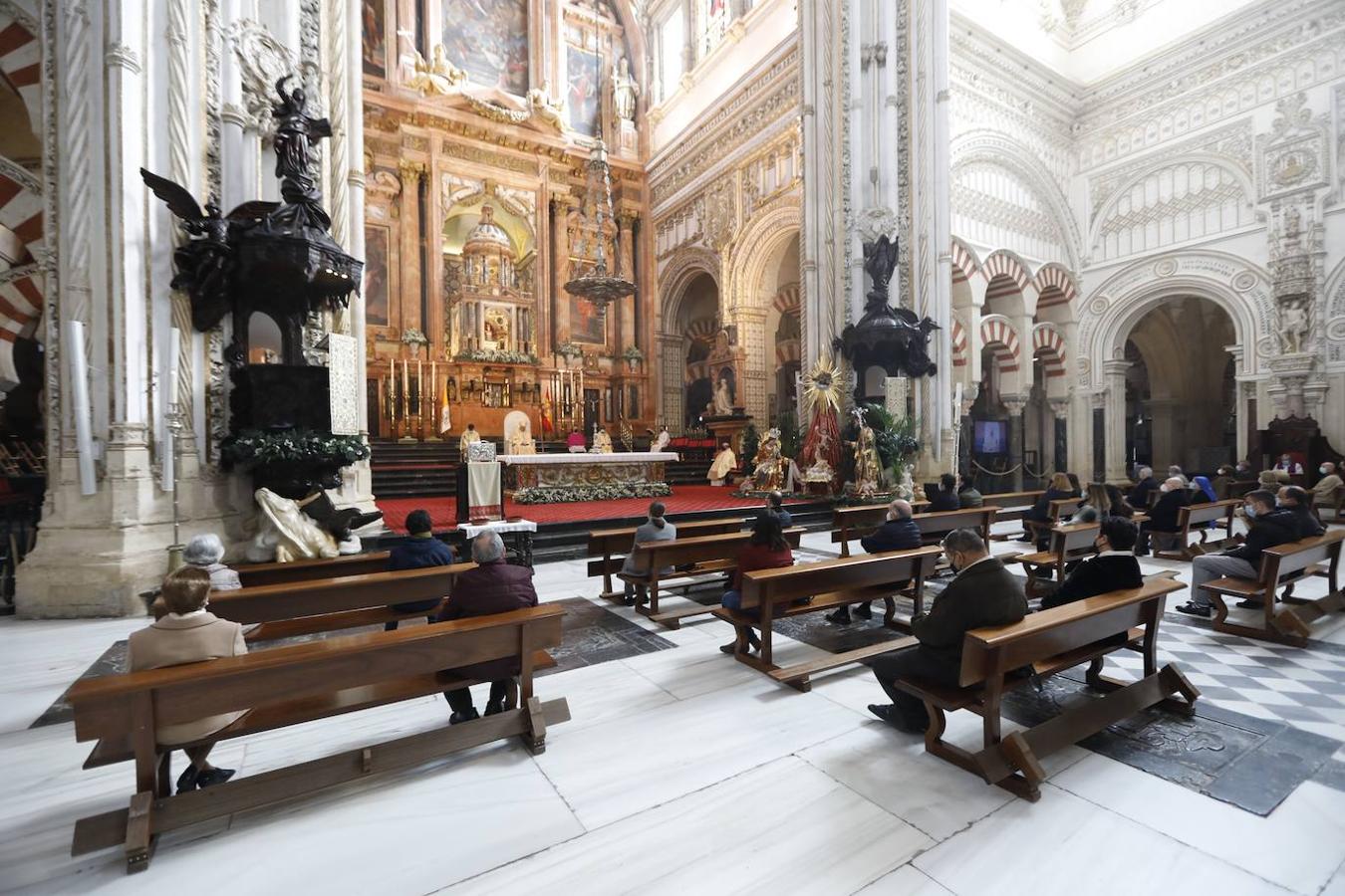 La Misa de Navidad en la Santa Catedral de Córdoba, en imágenes