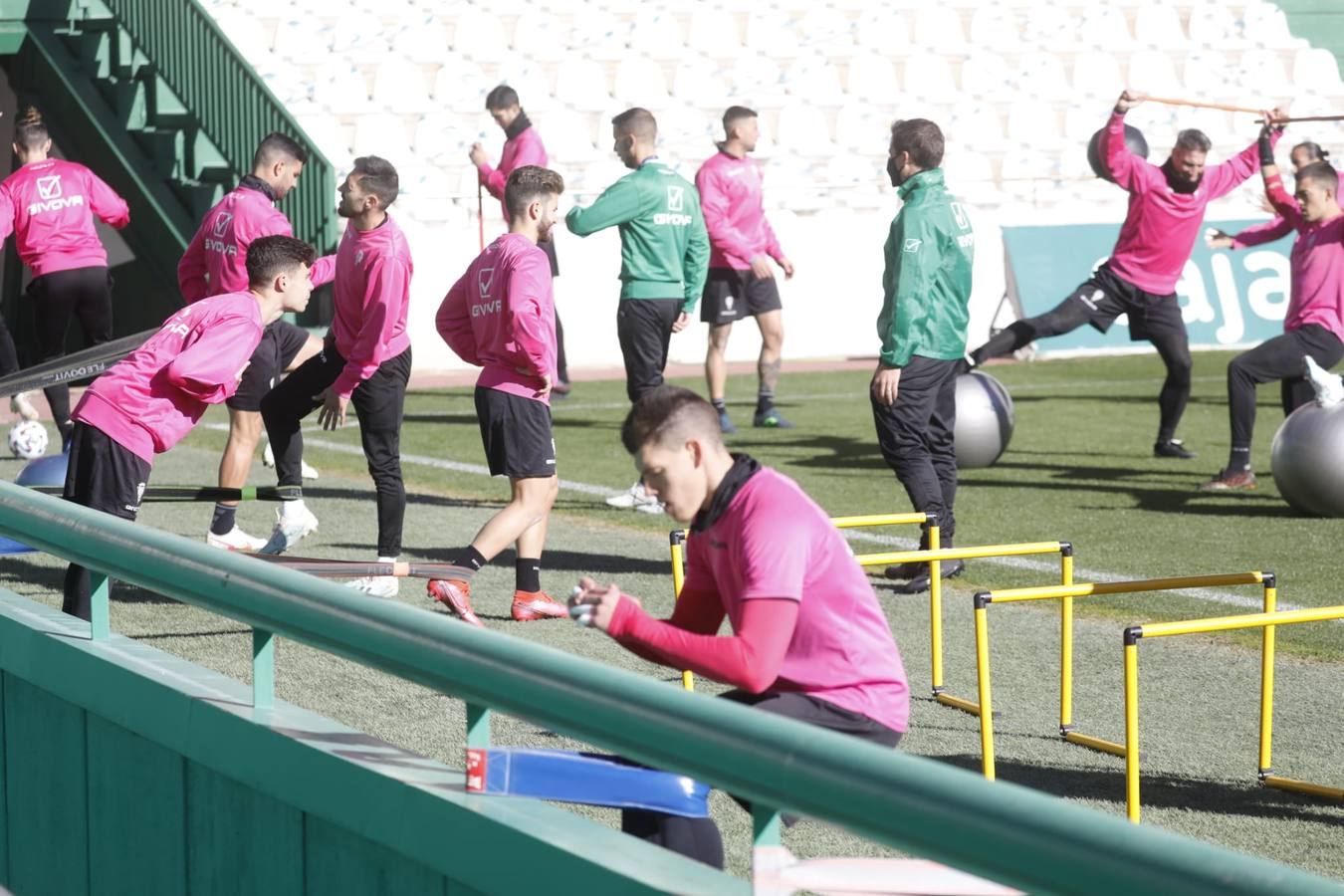 El regreso del Córdoba CF tras el parón navideño, en imágenes