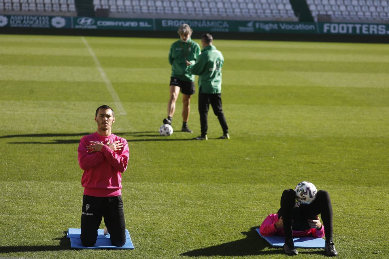 El regreso del Córdoba CF tras el parón navideño, en imágenes