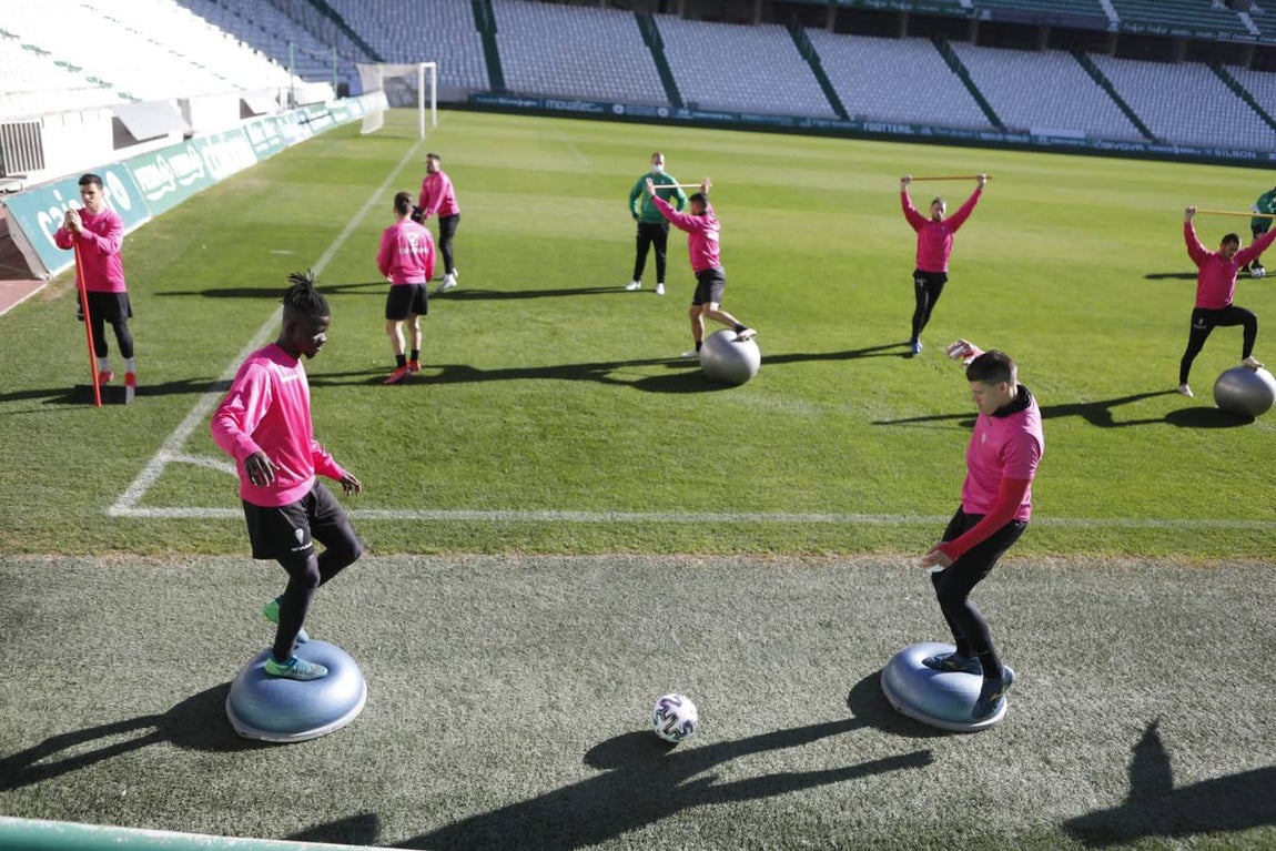 El regreso del Córdoba CF tras el parón navideño, en imágenes