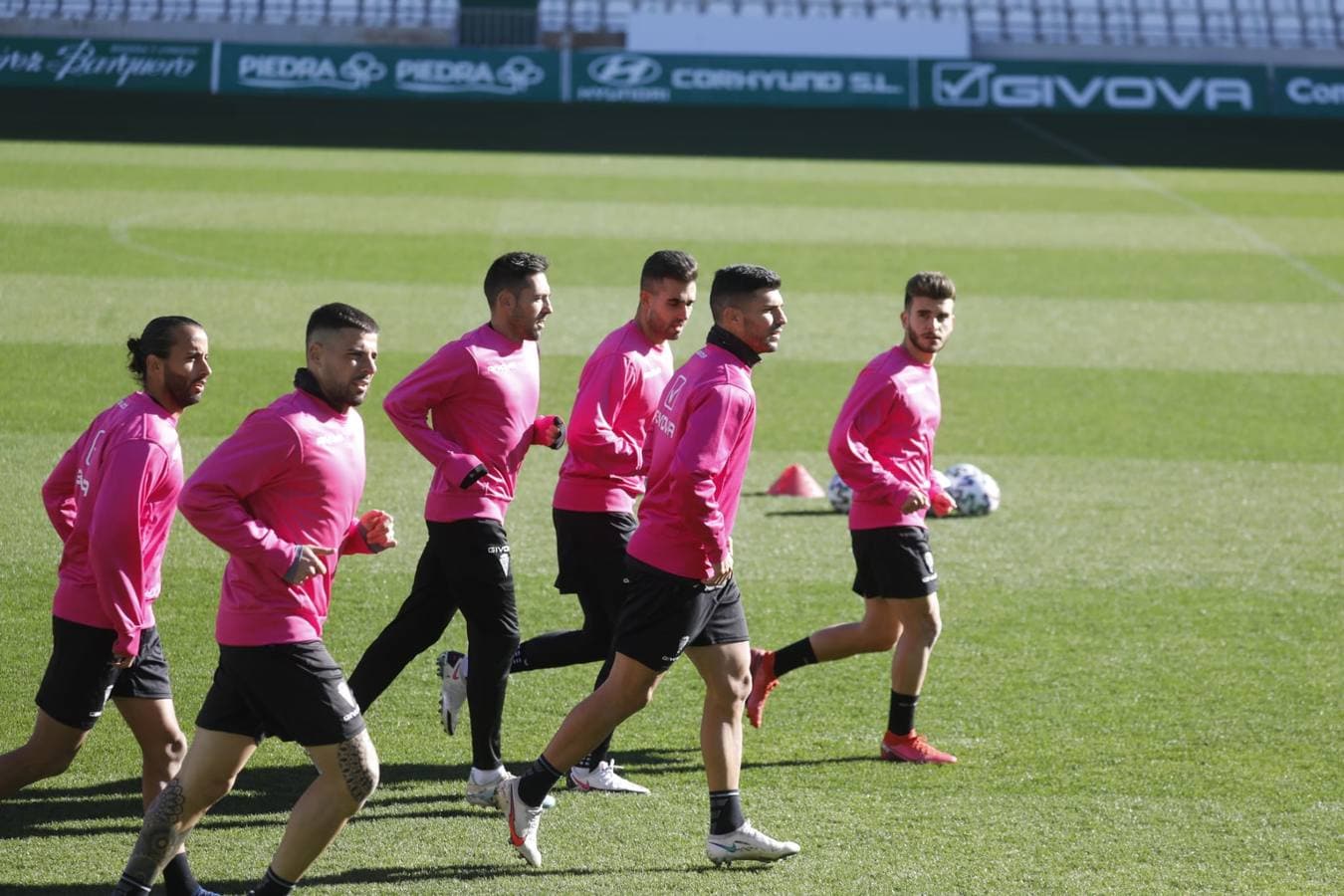 El regreso del Córdoba CF tras el parón navideño, en imágenes