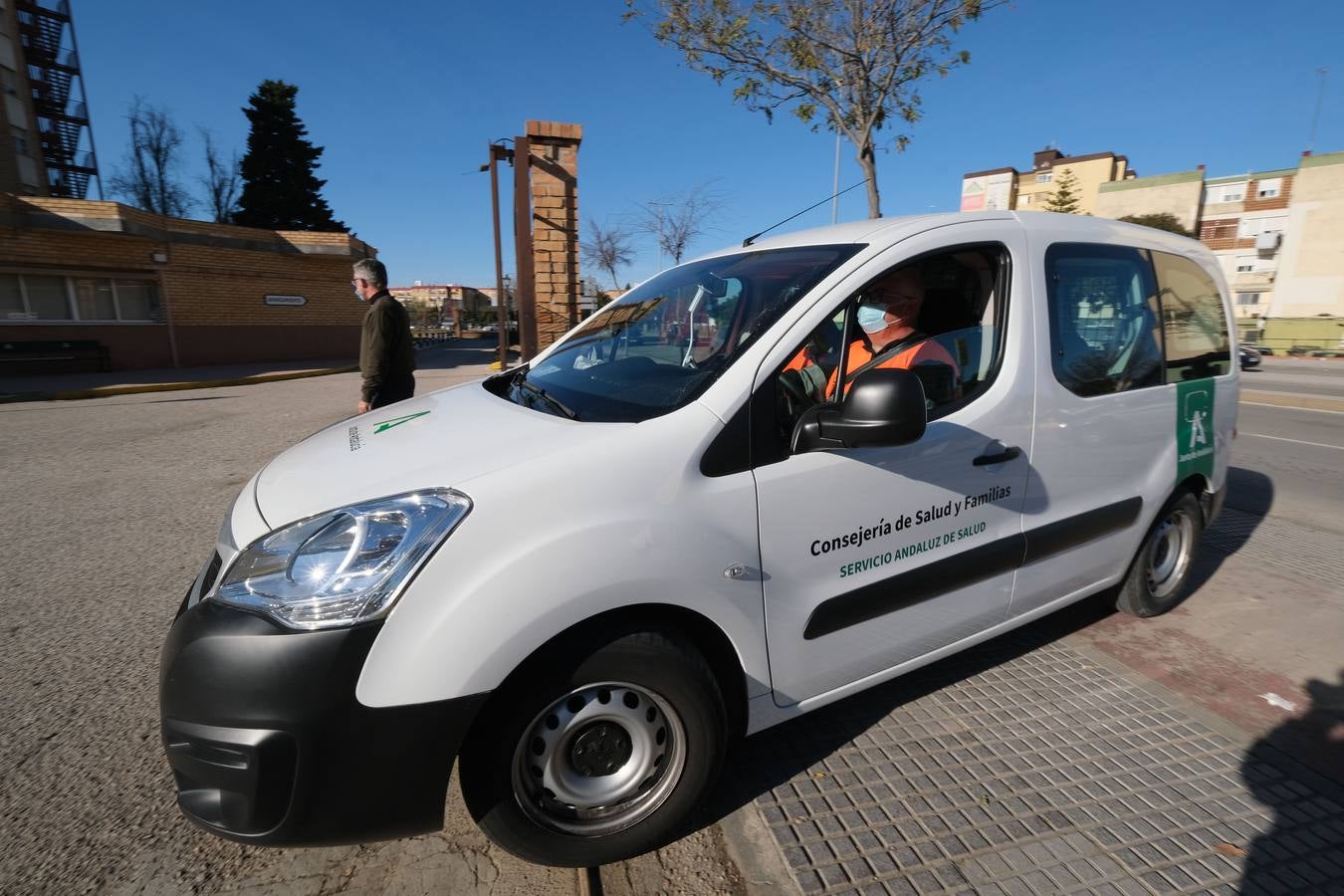 FOTOS: Las vacunas contra el Covid-19 se recogen en la provincia de Cádiz